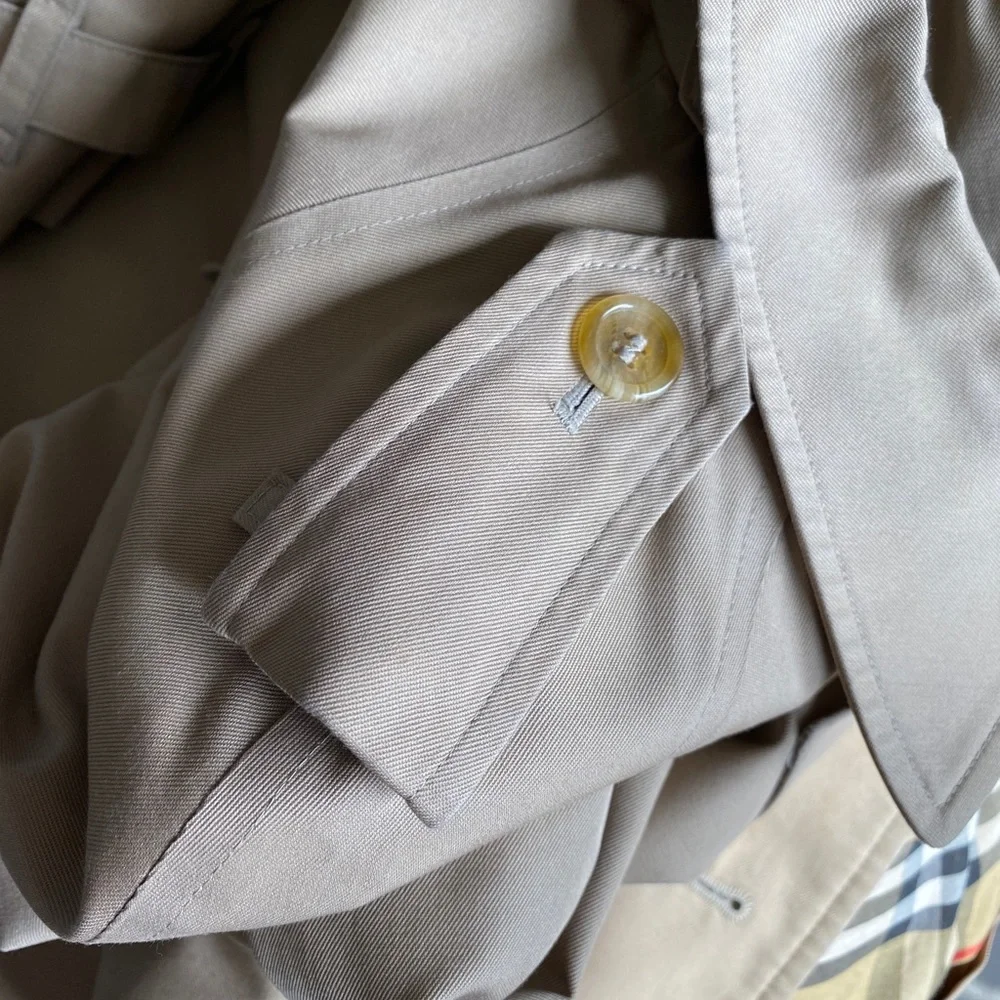 Classic Burberry Trench with Wool Removable Lining, Size 10 - Picture 7 of 16
